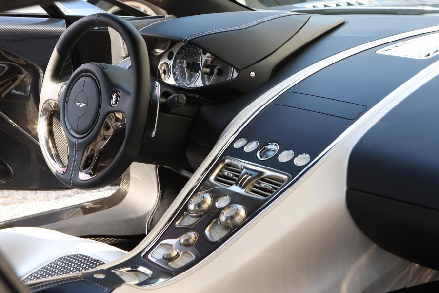 Интерьер Aston Martin One-77 2010 года  (фото 36 из 89)